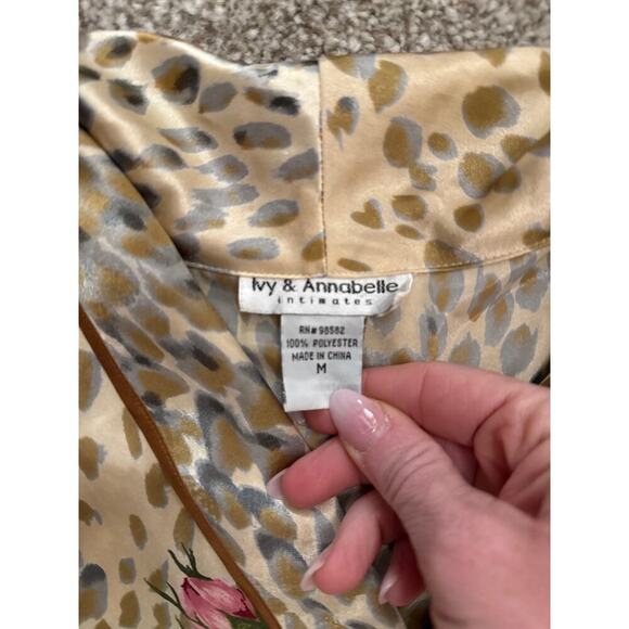 Ivy & Annabelle Intimates Floral Animal Print Satin Kimono Pajama Set, M - Picture 4 of 7